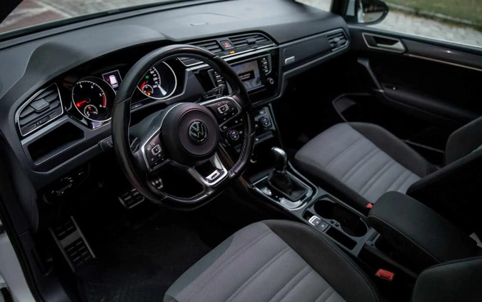 Volkswagen Touran cena 103900 przebieg: 135406, rok produkcji 2017 z Kostrzyn nad Odrą małe 562